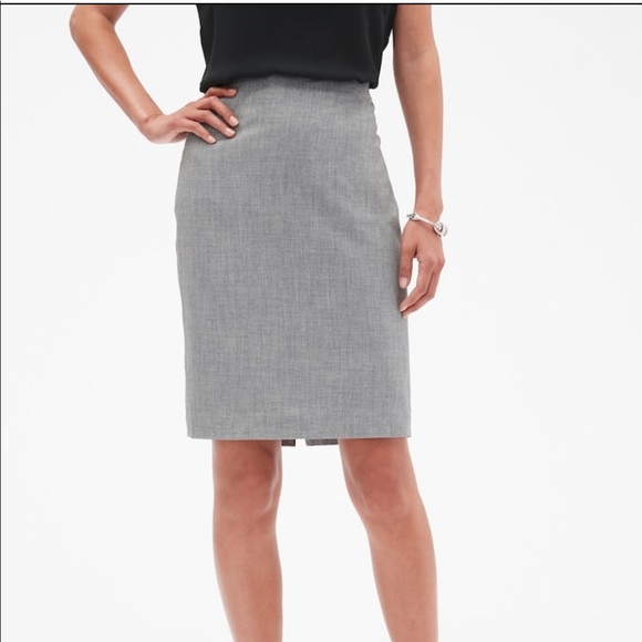Banana Republic Dresses & Skirts - 🌟4/25🌟 Petite Washable Grey Pencil Skirt